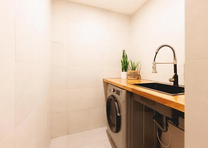 Bravissimo Turbau Entresol A, With 3 Bedrooms Girona